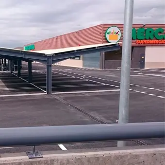 Fase de construcción del edificio comercial.