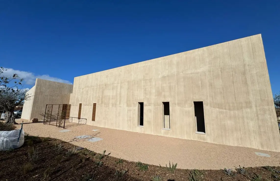 Volumen exterior de la vivienda unifamiliar en Petra, Mallorca.